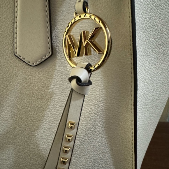 Michael Kors purse - Picture 3 of 6
